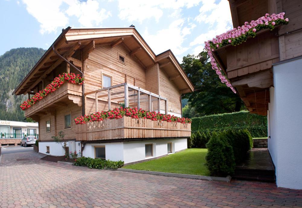 Chalet - Appartements Julitta Майрхофен Экстерьер фото